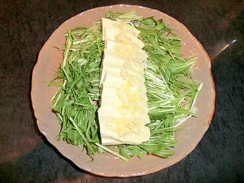 塩豆腐と山わさびのシンプルサラダ